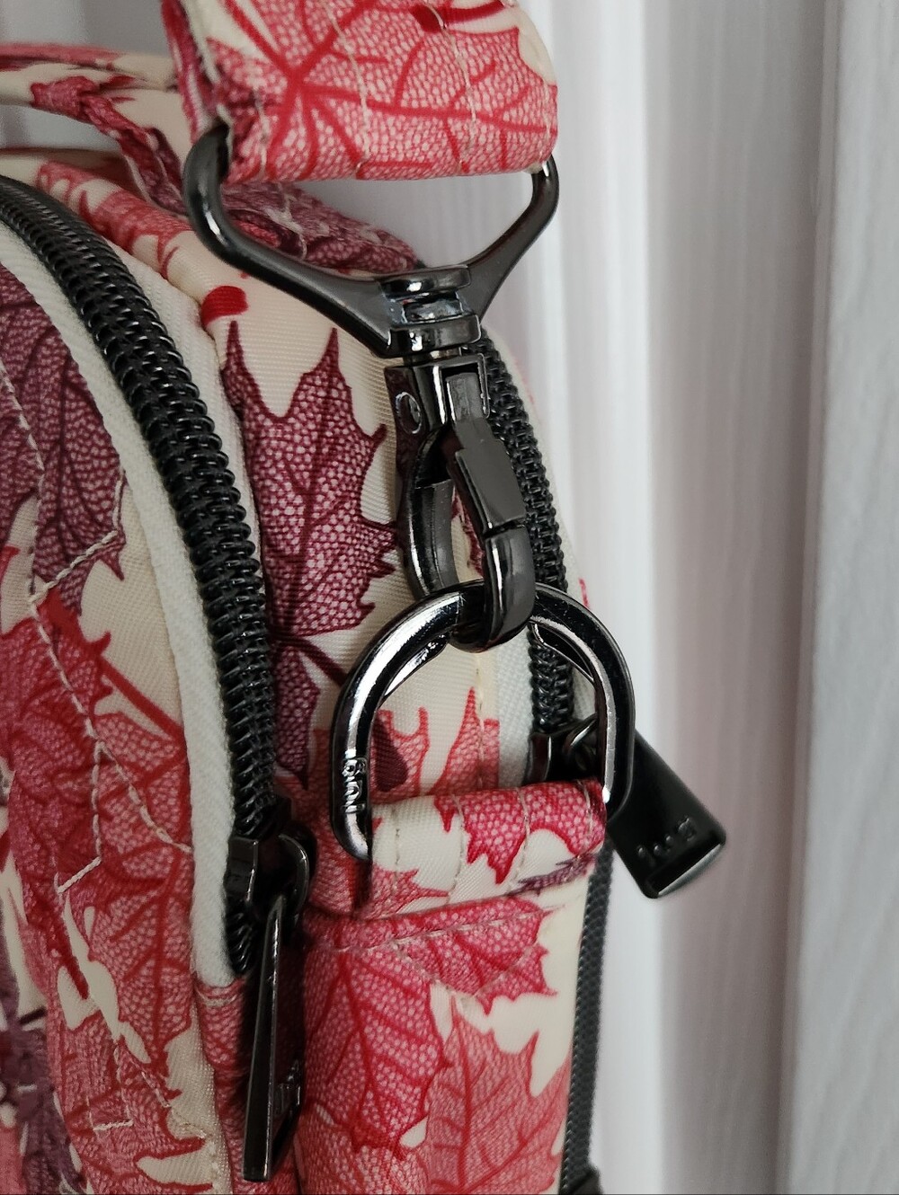 Lug Skeeter Leaf-Print Crossbody Bag Pinks And Cream Color - Picture 7 of 14